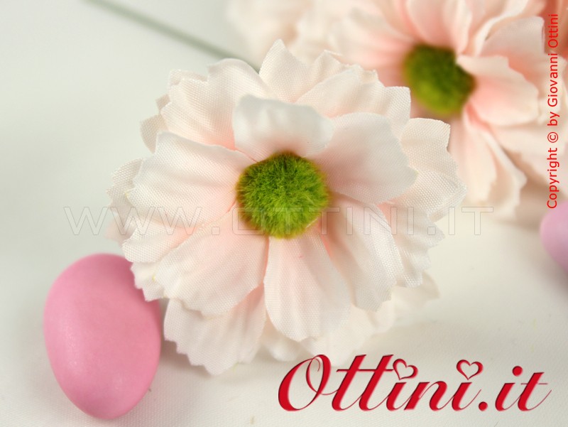 Fiore Artificiale Margherita color Cipria ideale per decorare sacchettini, scatole bomboniera, articoli da regalo e lavoretti di decoupage.