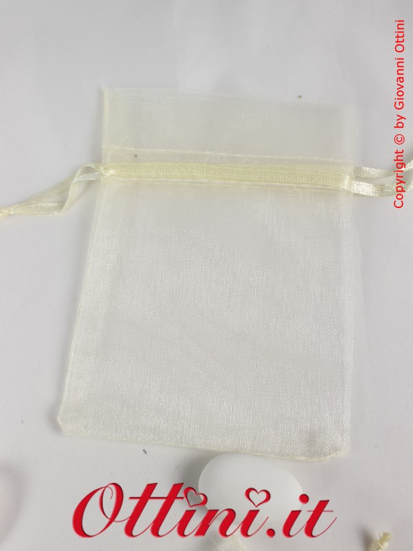 Sacchetto in organza avorio per confetti e piccol1 oggetti. Sacchetto tessuto organza con nastrini pre infilati trasparente con laccetti dimensioni 7x10 trama avorio crema panna imbottibile con imbottitura porta aromi pratico e piccolo utile