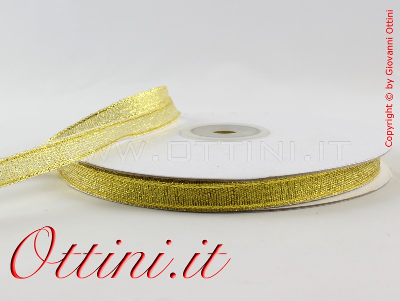 Rotolo da 50 mt di Nastro colore Oro brillante da 10mm di ottima qualità ed eleganza. Nastrino adatto per la confezione di bomboniere e packaging.