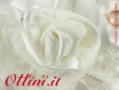 S441S Cuscino Grande Portafedi Cuscinetto Porta Fedi nozze matrimonio Colore Bianco Seta in Raso con rosa e pizzo Made in Italy