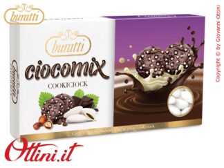 CXCK100 Morbidi Confetti Buratti Ciocomix Cookieciock all'aroma di Biscotto con ripieno di cioccolato al latte ricoperto di cioccolato bianco aromatizzato.