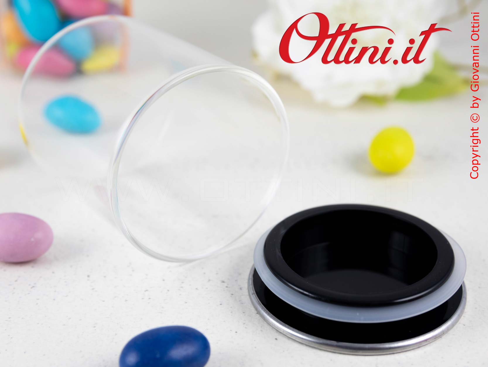 TB1641 Barattolo rotondo in Vetro da 160ml con Tappo in Metallo satinato con guarnizione in silicone per chiusura ermetica.