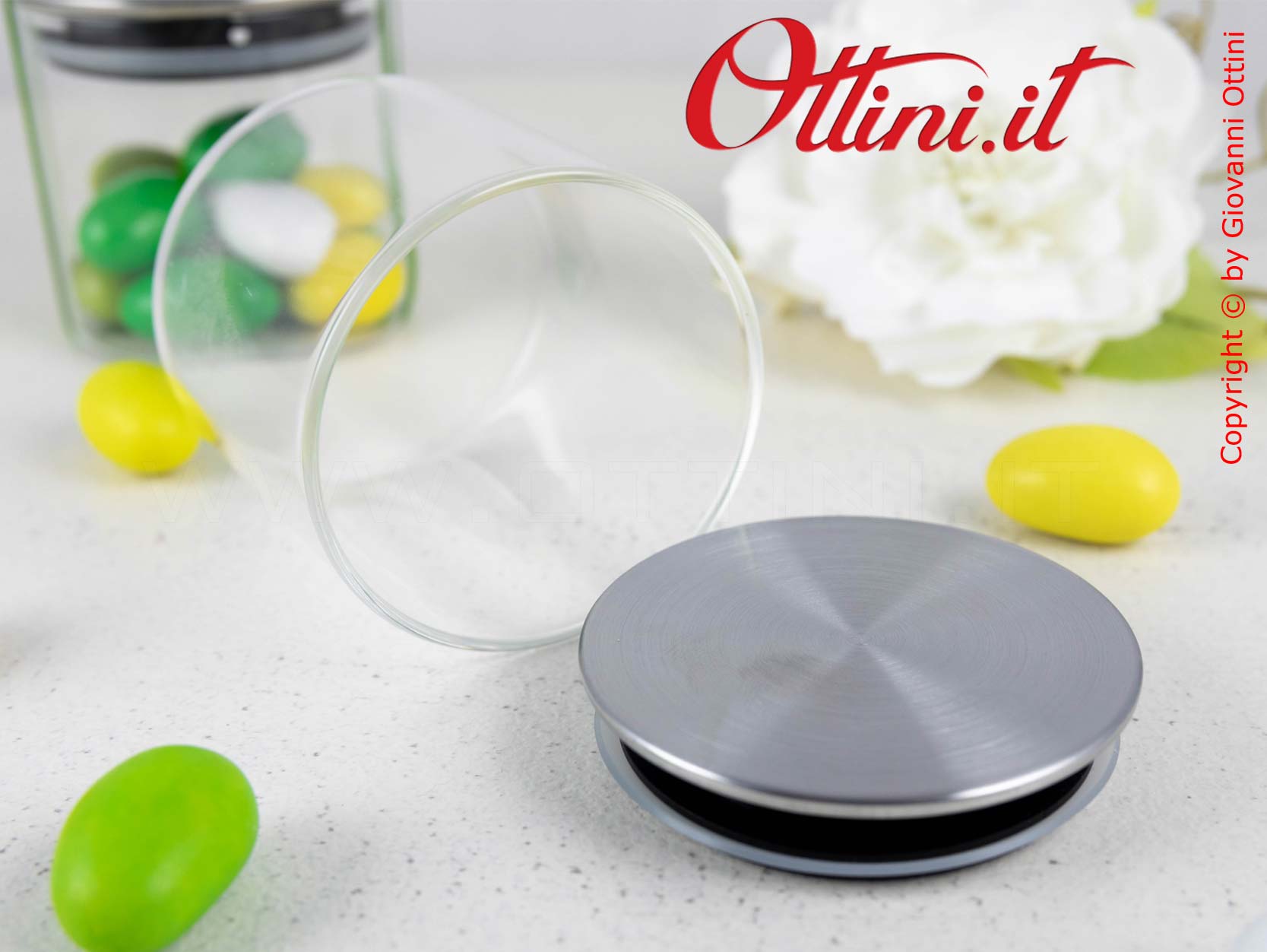 TB1642 Barattolo rotondo in Vetro da 130ml con Tappo in Metallo satinato con guarnizione in silicone per chiusura ermetica.