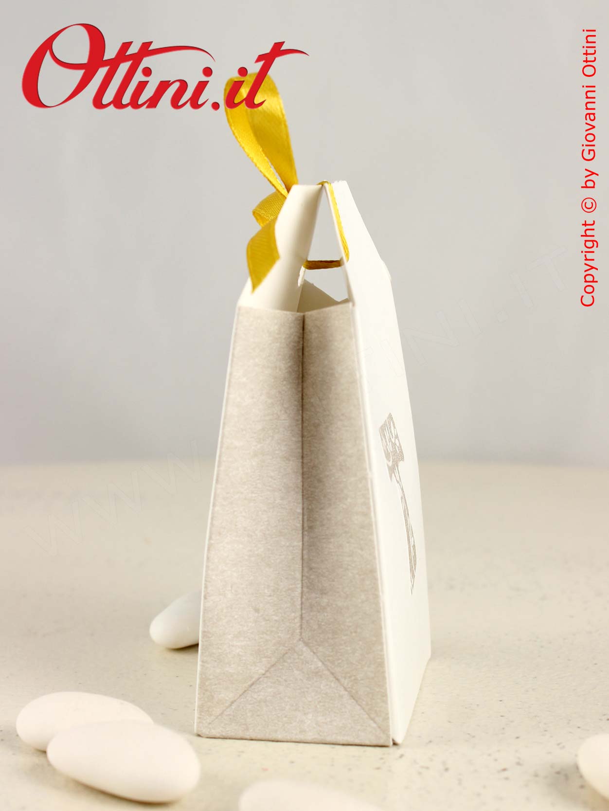 16800 Originale Scatolina a forma di Tag porta confetti con stampa croce di Tau, indicata per Prima Comunione