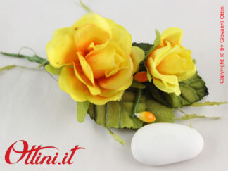 Pick Fiore Roselline Gialle con foglie e decori ideale per decorare sacchettini, scatole bomboniera, articoli da regalo. Ottimo effetto riempitivo.