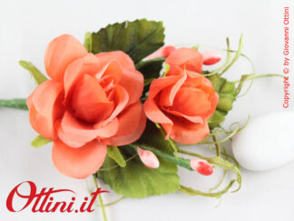 Pick Fiore Roselline Arancio con foglie e decori ideale per decorare sacchettini, scatole bomboniera, articoli da regalo. Ottimo effetto riempitivo.