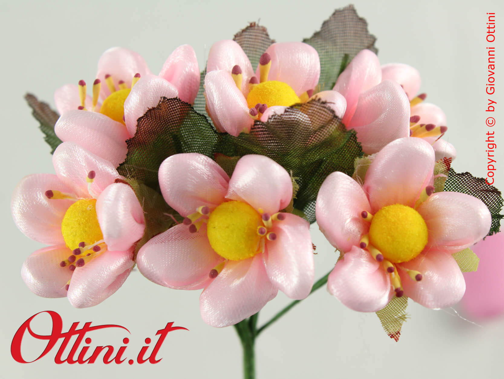 Fiore Confetto Rosa con Pistilli ideale per decorare sacchettini, scatole bomboniera, articoli da regalo. Completo di fogliolina.