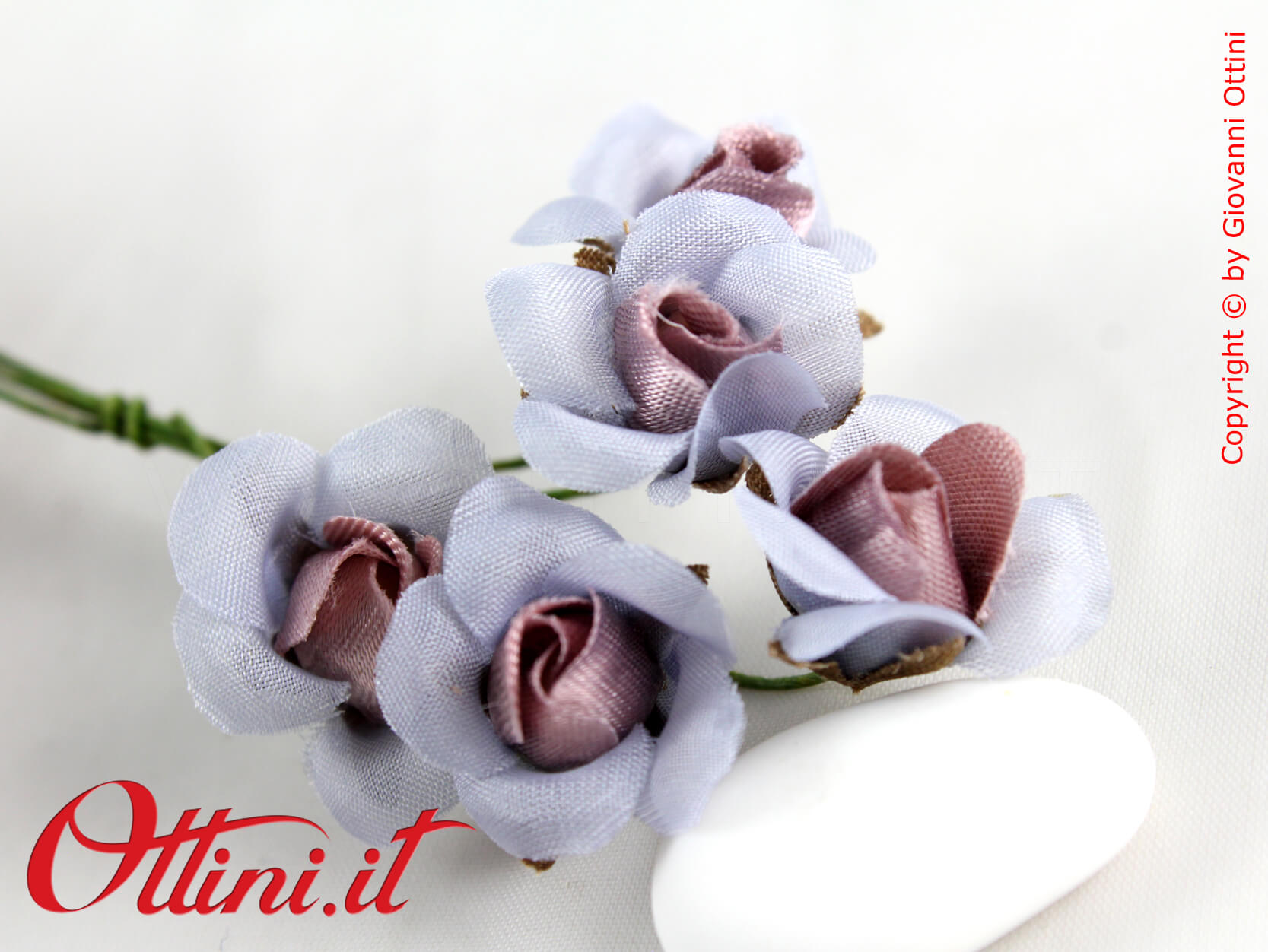 Rosellina color carta da zucchero realizzata in raso in raso ideale per acconciature e decorare sacchettini, scatole bomboniera, articoli da regalo.