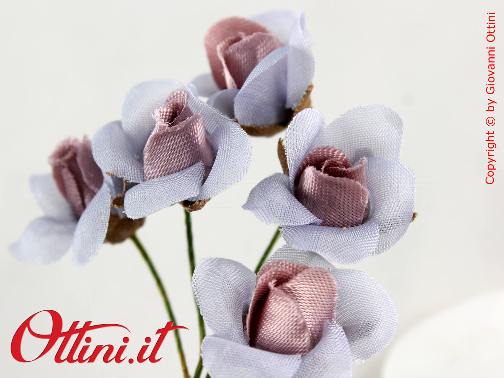 Rosellina color carta da zucchero realizzata in raso in raso ideale per acconciature e decorare sacchettini, scatole bomboniera, articoli da regalo.