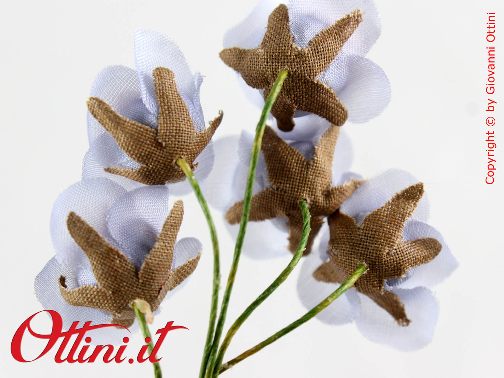 Rosellina color carta da zucchero realizzata in raso in raso ideale per acconciature e decorare sacchettini, scatole bomboniera, articoli da regalo.