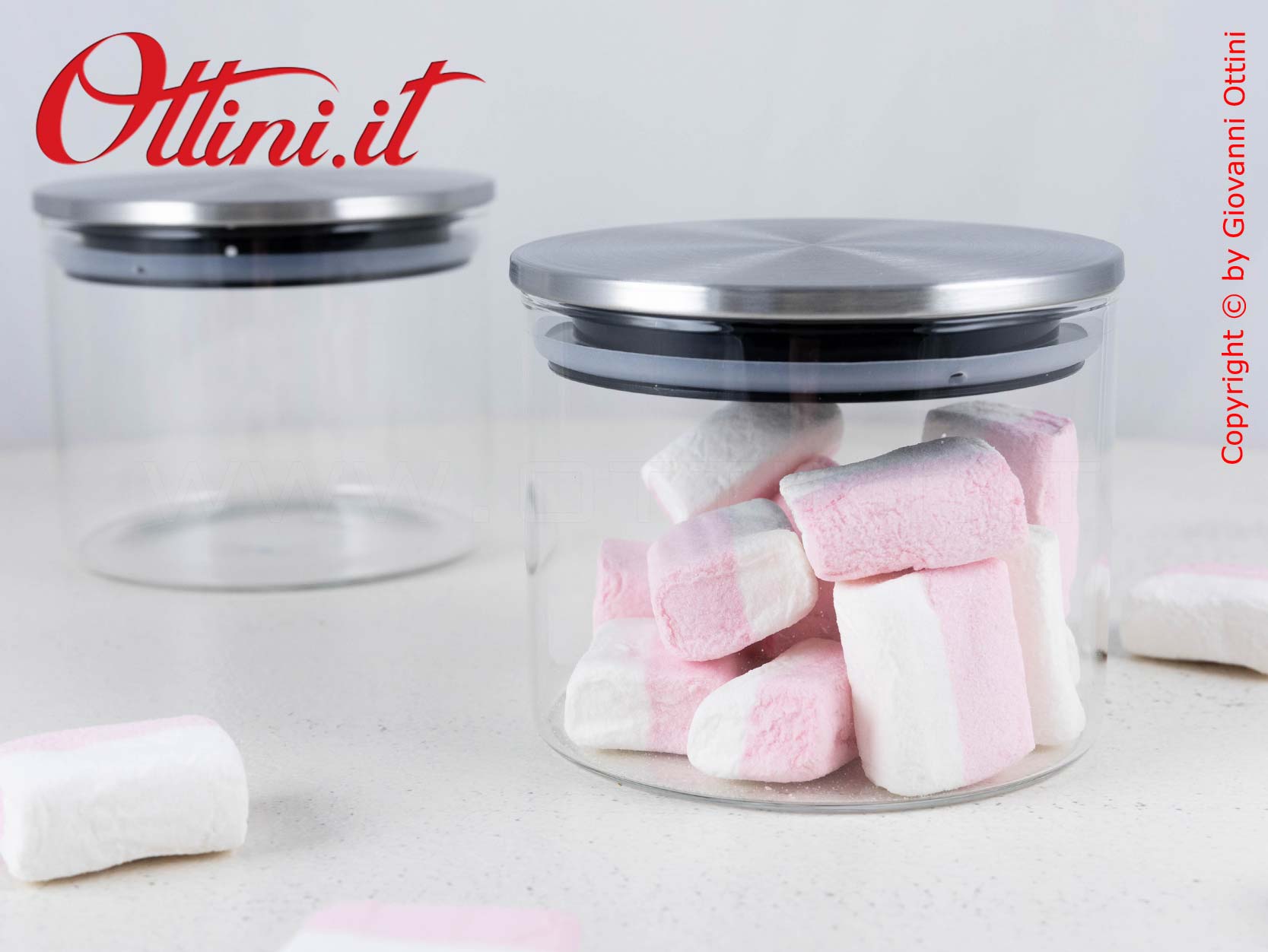 TB1639 Barattolo rotondo in Vetro da 450ml con Tappo in Metallo satinato con guarnizione in silicone per chiusura ermetica.