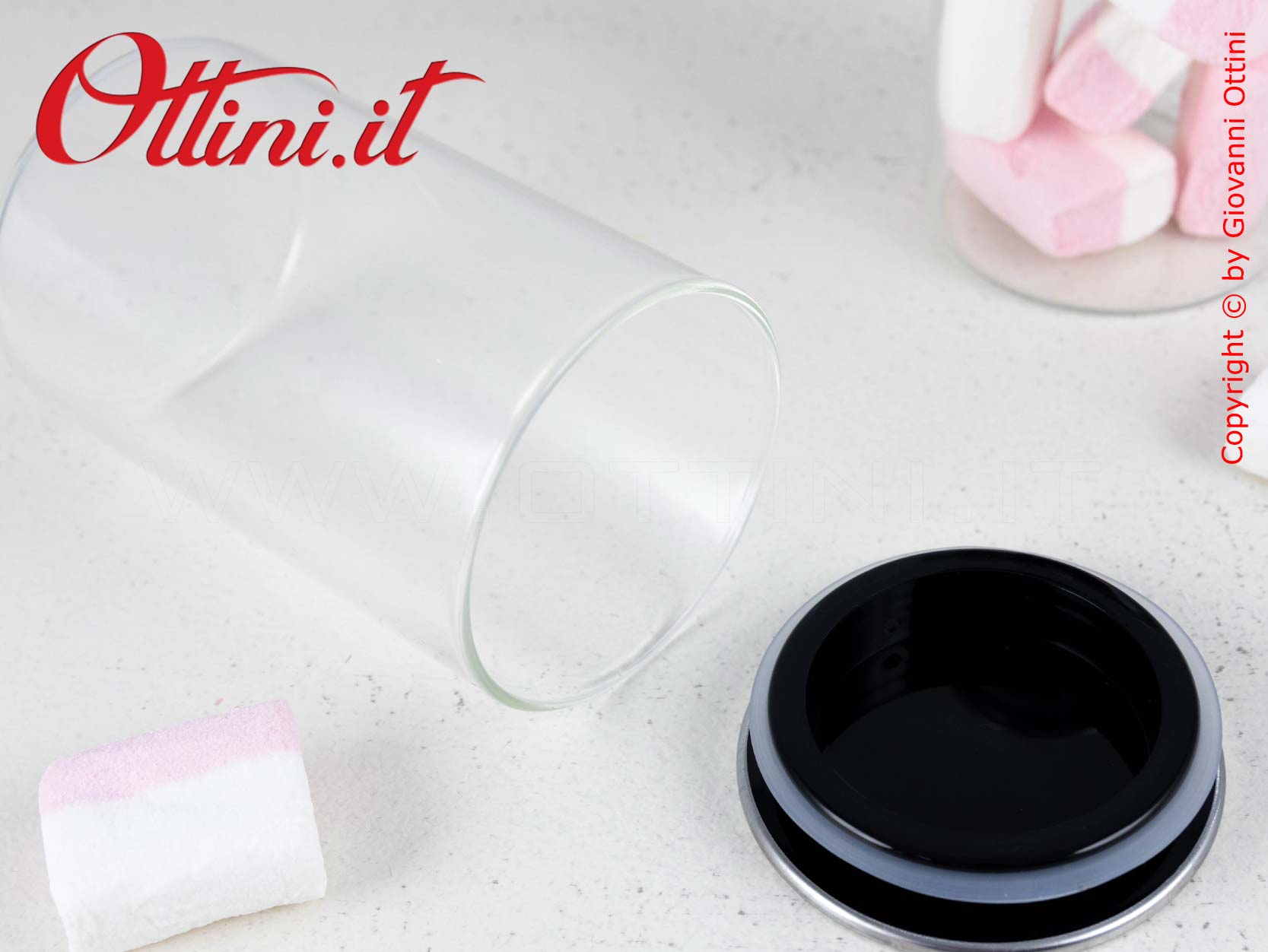 TB1640 Barattolo rotondo in Vetro da 250ml con Tappo in Metallo satinato con guarnizione in silicone per chiusura ermetica.