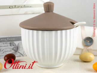 24015 Claraluna - Zuccheriera Plissè in ceramica bianca con coperchio color biscotto e cucchiaino in porcellana. Bomboniera utile. Completa di confezione.