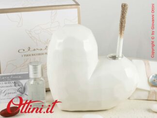 24126 Claraluna - Diffusore Medio in porcellana smaltata a forma di cuore colore bianco. Bomboniere utili per casa. Completo di confezione e profumo.