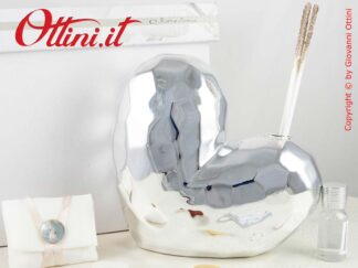 24128 Claraluna - Diffusore grande in porcellana a forma di cuore con finitura argento silver. Bomboniere utili per casa. Completo di confezione e profumo.