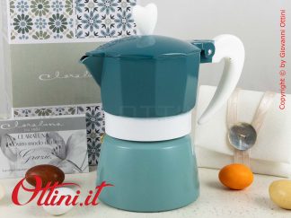 24027 Claraluna - La Moka color Ottanio da 1 Tazza di Claraluna è una bomboniera utile sia in cucina che per la tavola, completa di confezione regalo.