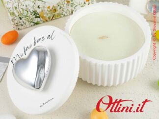 24115CAND Claraluna - Candela grande con contenitore in gesso e finitura plissè completa di coperchio con cuore color Silver. Confezione compresa.