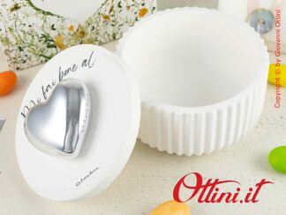 24115 Claraluna - Scatola grande portagioie realizzata in gesso e finitura plissè completa di coperchio con cuore color silver. Completa di confezione.