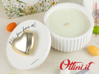 24116CAND Claraluna - Candela grande con contenitore in gesso e finitura plissè completa di coperchio con cuore color Oro. Confezione compresa.