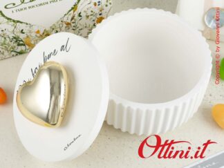 24116 Claraluna - Scatola grande portagioie realizzata in gesso e finitura plissè completa di coperchio con cuore color oro. Completa di confezione.