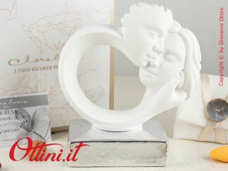 24172 Claraluna - Statua Coppia Innamorati con Base Silver realizzata in polvere di gesso. Oggetto d'arredo moderno per matrimonio, Confezione compresa.