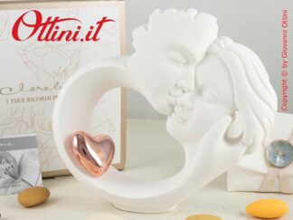 24174 Claraluna - Statua Coppia Innamorati con Cuore Oro Rosa realizzata in polvere di gesso. Oggetto d'arredo moderno per matrimonio, Confezione compresa.