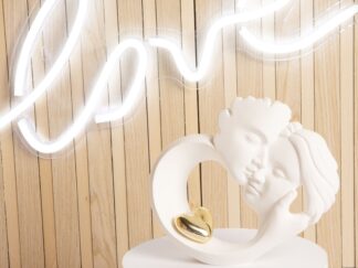24176 Claraluna - Statua Coppia Innamorati con Cuore Oro realizzata in polvere di gesso. Oggetto d'arredo moderno per matrimonio, Confezione compresa.