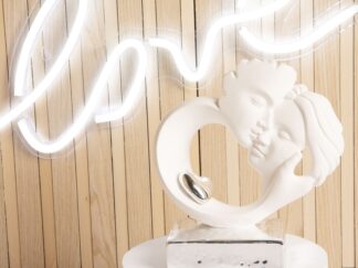 24178 Claraluna - Statua Coppia Innamorati con base e Cuore Silver realizzata in polvere di gesso. Oggetto d'arredo moderno., Confezione compresa.