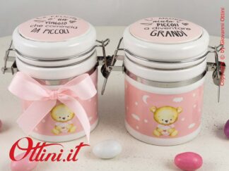01A187 Barattolo Grande Orsetto Rosa in ceramica con tappo ermetico. Disponibile in 2 versioni è una bomboniera ideale per nascita e battesimo bambina