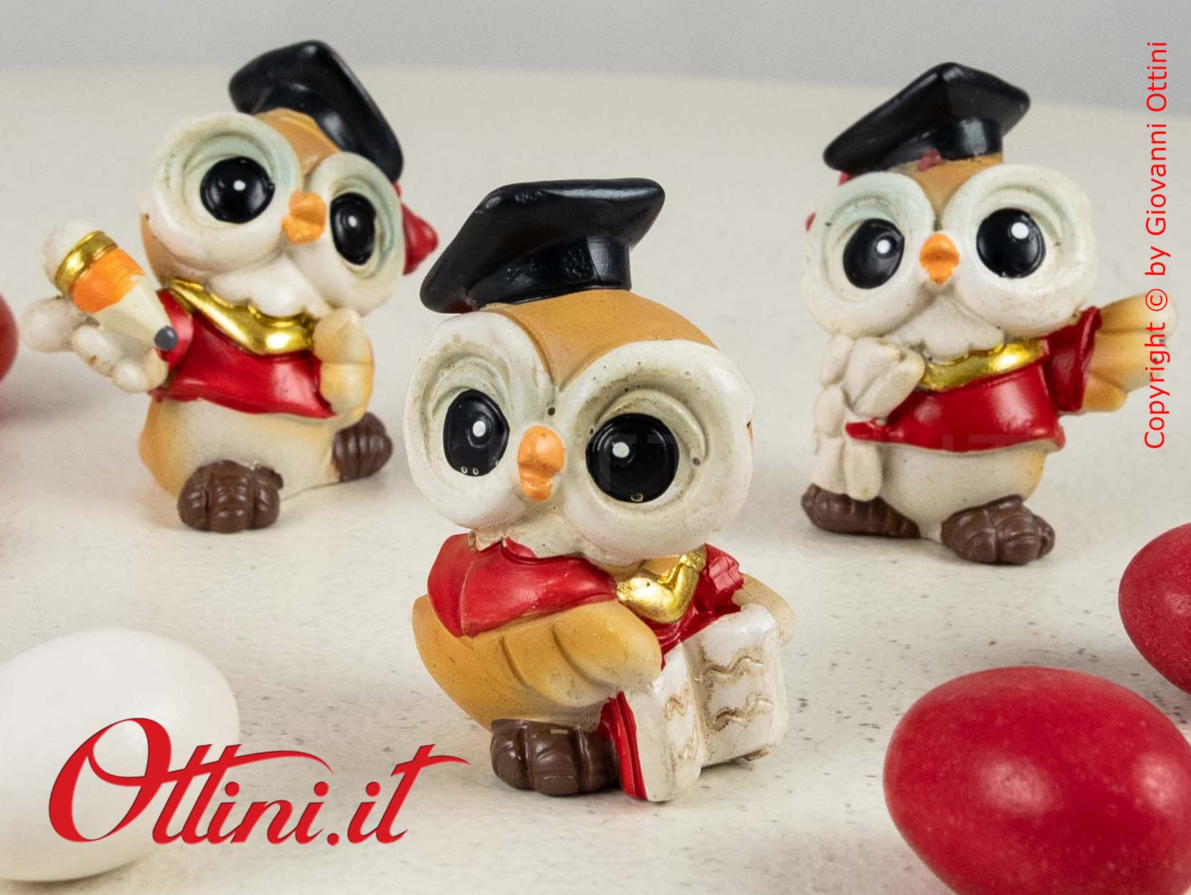 04A396 Gufetto laurea realizzato in resina e tre modelli, ideale come decoro per barattoli, vasetti e bomboniere laureandi