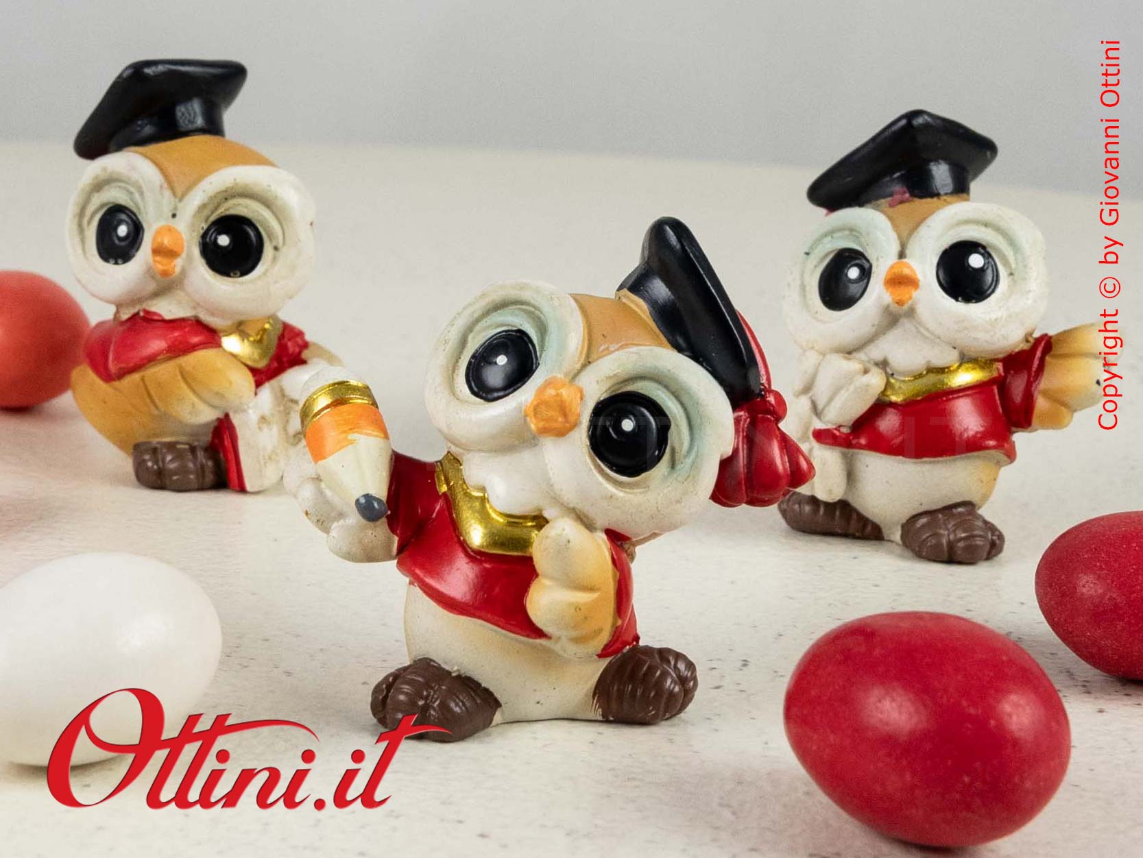 04A396 Gufetto laurea realizzato in resina e tre modelli, ideale come decoro per barattoli, vasetti e bomboniere laureandi