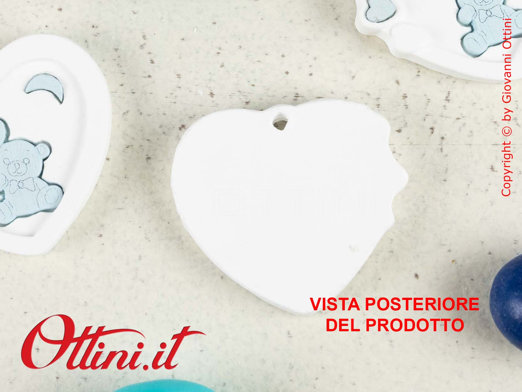 08A042 Decoro a forma di Cuore in gesso con Orsetto Celeste, ideale come decoro per barattoli, vasetti, sacchettini e bomboniere bambino