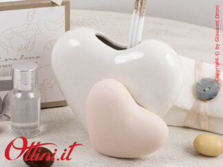 25133 Claraluna - il diffusore Doppio Cuore Tortora è una bomboniera moderna utile, completa di kit essenza bastoncini e profumo, ideale per matrimonio