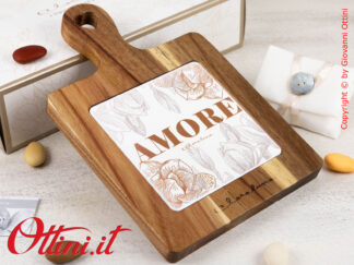 25057 Claraluna - Tagliere in Legno massello color noce con la scritta Amore è un regalo elegante e utile a tavola, ideale bomboniera per matrimonio