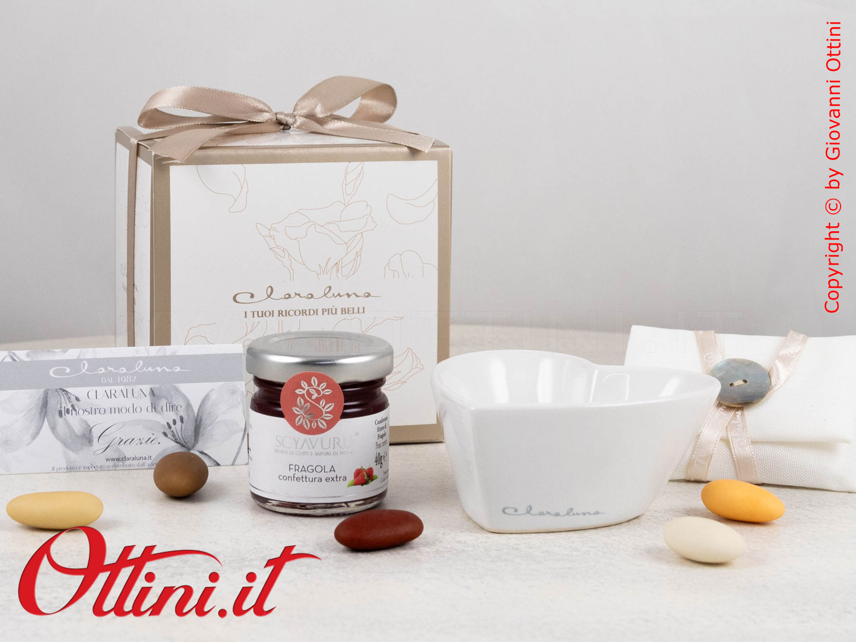 25092 Claraluna - Bomboniera Gastronomica Ciotolina Cuore con Marmellata di Fragola. Ideale come bomboniera per Matrimonio comunione cresima