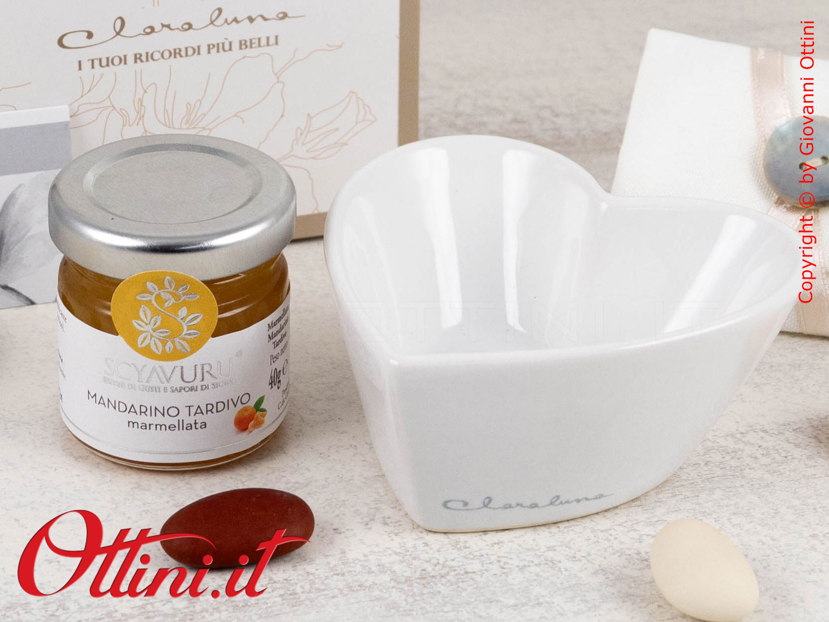 25095 Claraluna - Bomboniera Gastronomica Ciotolina Cuore con Marmellata di Albicocca. Ideale come bomboniera per Matrimonio comunione cresima