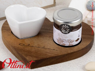 25099 Claraluna - Bomboniera Gastronomica Vassoio in legno a forma di cuore con Crema alla Nocciola. Ideale come bomboniera per Matrimonio.