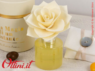 25154F Claraluna - Il diffusore Giallo con fiore in legno è completo di astuccio e confezione. Bomboniera elegante e utile per Matrimonio e anniversari.