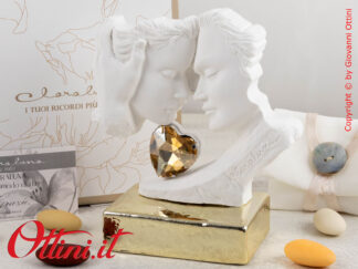 25185 Claraluna - La Coppia di Innamorati di Claraluna con Base color Oro a finitura martellata lucida è una bomboniera romantica e di arredo originale
