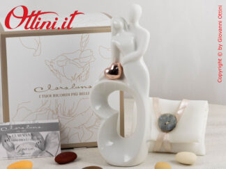 25201 Claraluna - La coppia sposi in porcellana bianca smaltata con cuore color oro rosa a finitura lucida è una bomboniera romantica per matrimonio