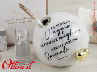 25206 Claraluna - Il diffusore Mondo con Cuore Oro è un profumatore per ambienti moderno, una bomboniera dedicata agli amanti dei viaggi.