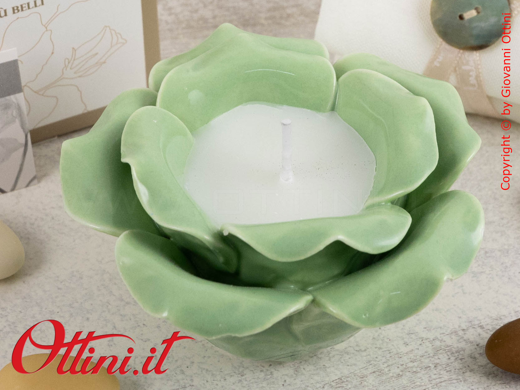 25223 Claraluna - La Rosa in porcellana smaltata Verde con candela è un oggetto d'arredo e romantico, bomboniera ideale per matrimoni e anniversari