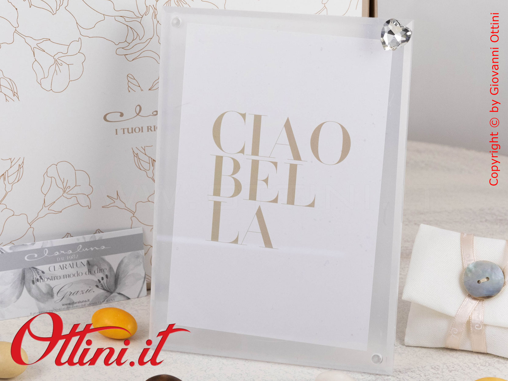 25336 Claraluna - Il portafoto Trasparente con cuore Silver è realizzato in Plexiglass e può essere utilizzato sia in verticale che in orizzontale