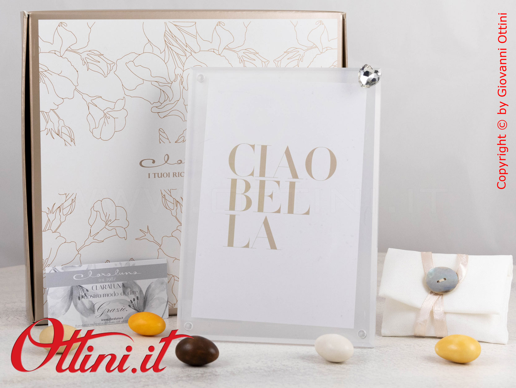 25336 Claraluna - Il portafoto Trasparente con cuore Silver è realizzato in Plexiglass e può essere utilizzato sia in verticale che in orizzontale