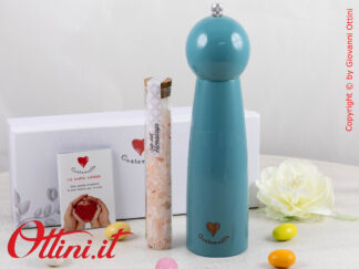 D9008 Cuorematto - Il Macinasle in legno Ottanio è una bomboniera solidale che sostiene i Frati dell'Antoniano di Bologna. Bomboniera utile a tavola