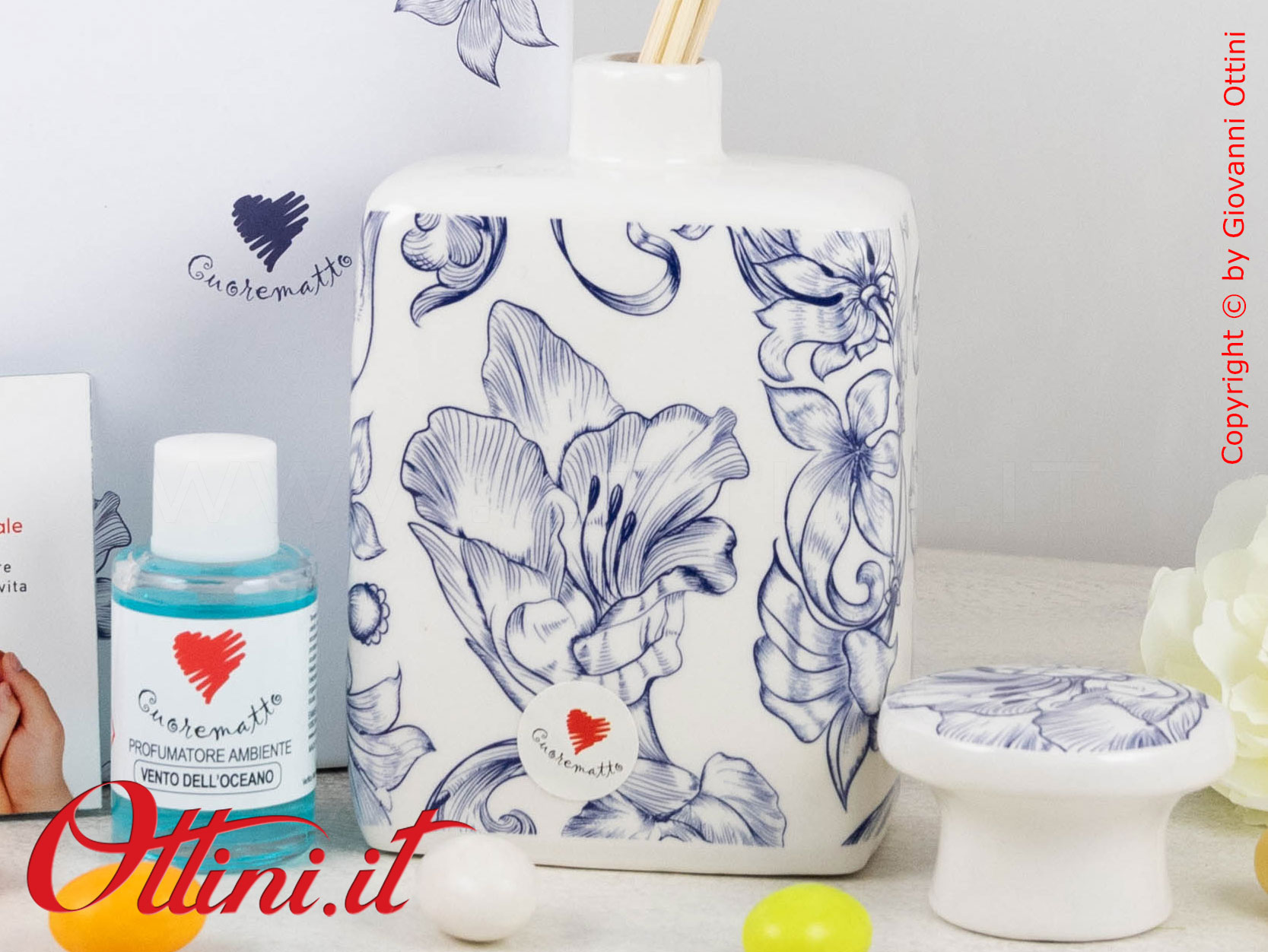 D9048 Cuorematto - il profumatore con decoro fregio è una bomboniera solidale che sostiene i Frati dell'Antoniano di Bologna, completa di kit essenza