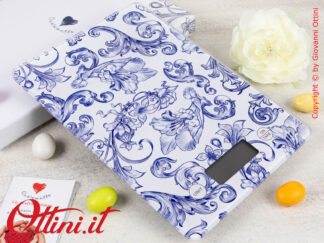 D9051 Cuorematto - La bilancia elettronica da cucina con decoro fregio è una bomboniera utile e solidale che sostiene i Frati dell'Antoniano di Bologna.