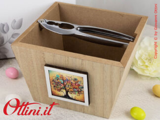 D9055 Cuorematto - Il Vassoio Schiaccianoci con Maiolica stampa albero della vita è una bomboniera solidale che sostiene i Frati dell'Antoniano di Bologna.