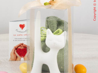 D9071 Cuorematto - Il gatto portanelli in porcellana con astuccio regalo è una bomboniera utile e solidale che sostiene i Frati dell'Antoniano di Bologna.