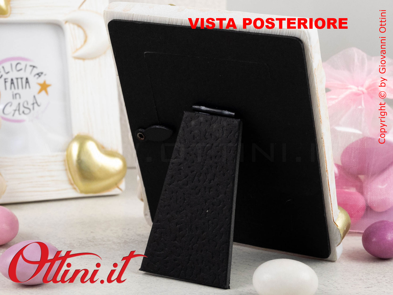 04A432 - Il Portafoto Orso Teo Rosa in stile vintage è il posto ideale per conservare la foto delle persone speciali come i nostri bambini.